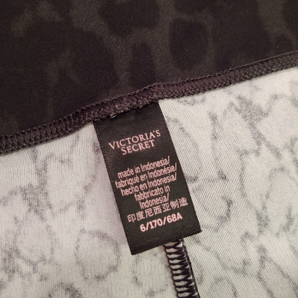 Victoria's Secret Black Leopard Print Fold Over Crop Leggings: 6 - Picture 7 of 7